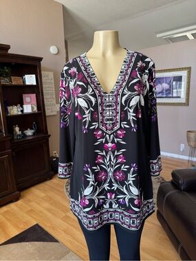 JM Collection magenta, black & white V-neck tunic-size L